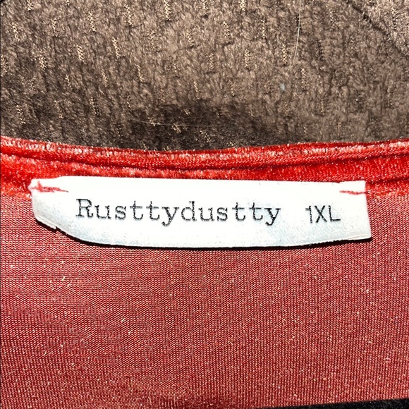 Elegant Burgundy Velvet & Lace Dress - Picture 2 of 3